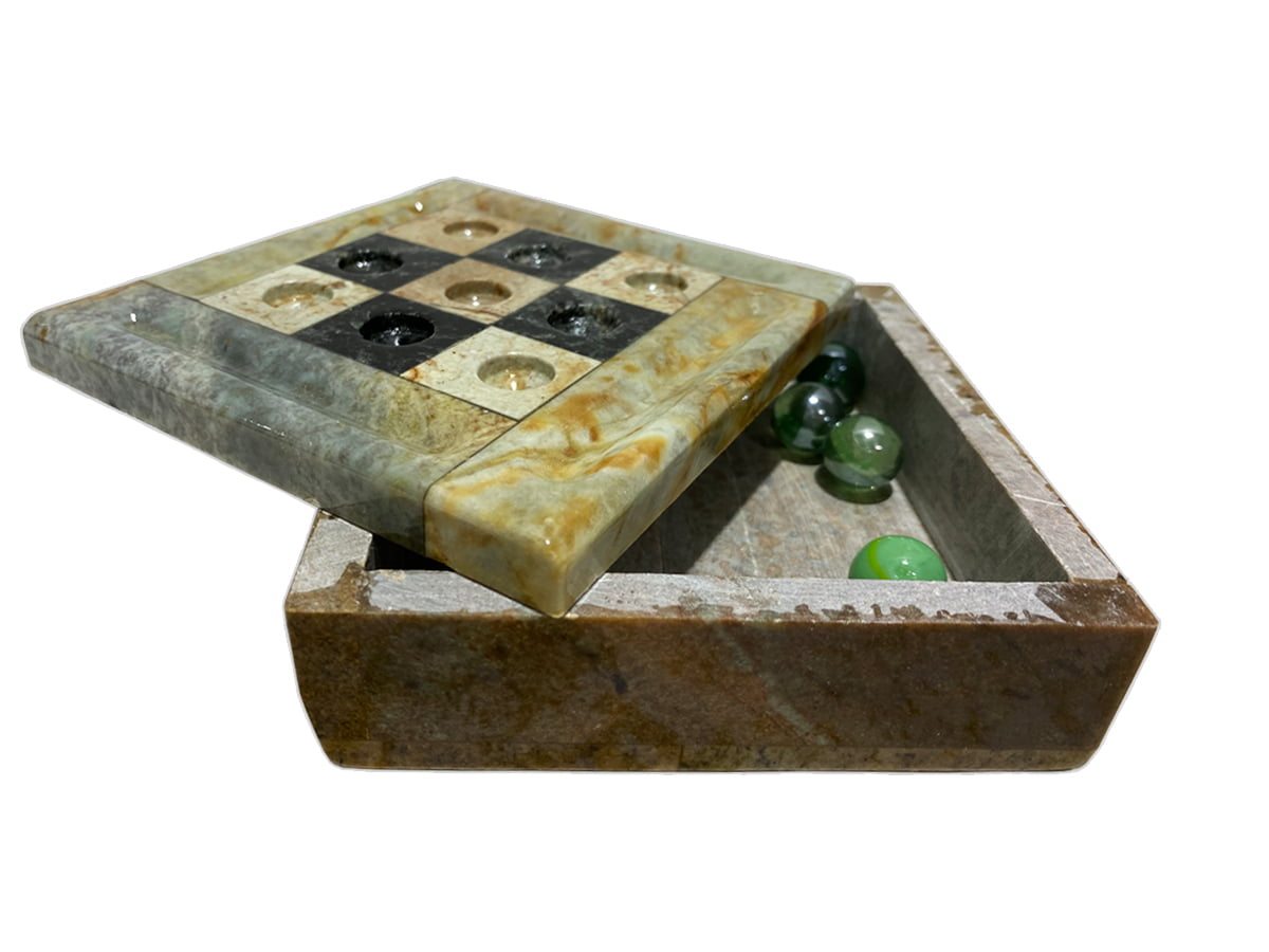 Tabuleiro de xadrez em pedra sabão todo em pedra sabão.